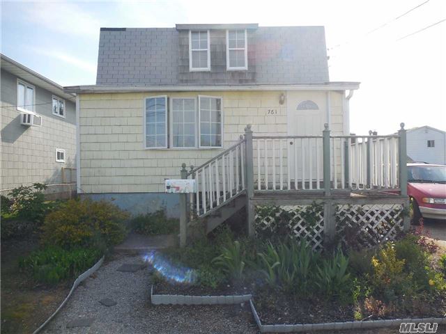 #1 photo, 761 S Wellwood Ave, サフォーク郡 Lindenhurst , NY 11757