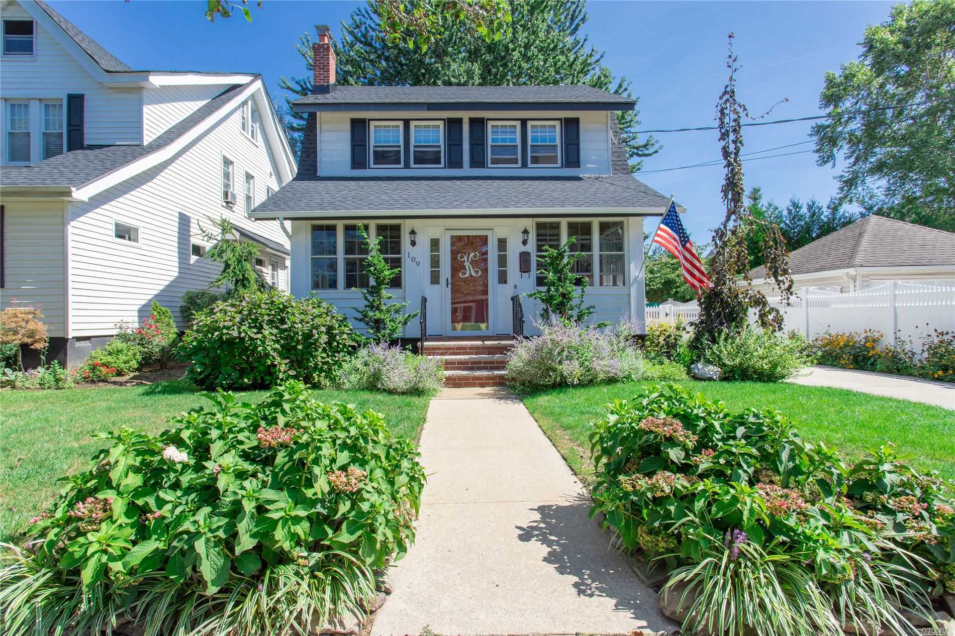 #1 photo, 109 Burtis Avenue, 长岛 Rockville Centre , NY 11570