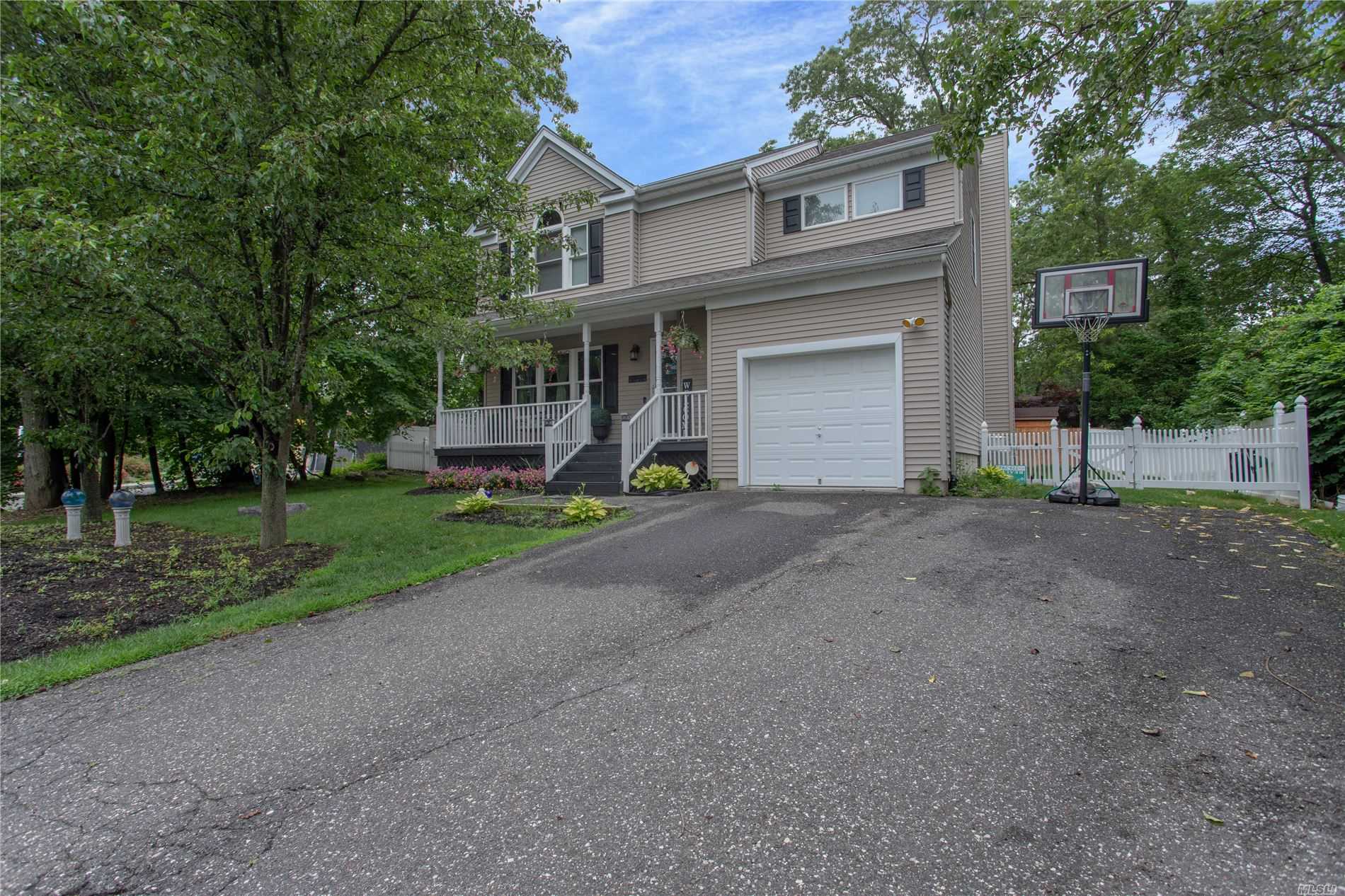 #1 photo, 25 Milburn Road, サフォーク郡 Sound Beach , NY 11789