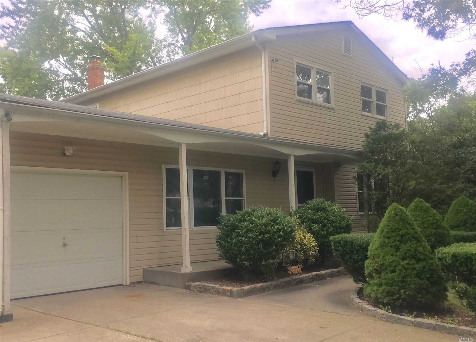 #1 photo, 13 Hampton Avenue, Mastic , NY 11950