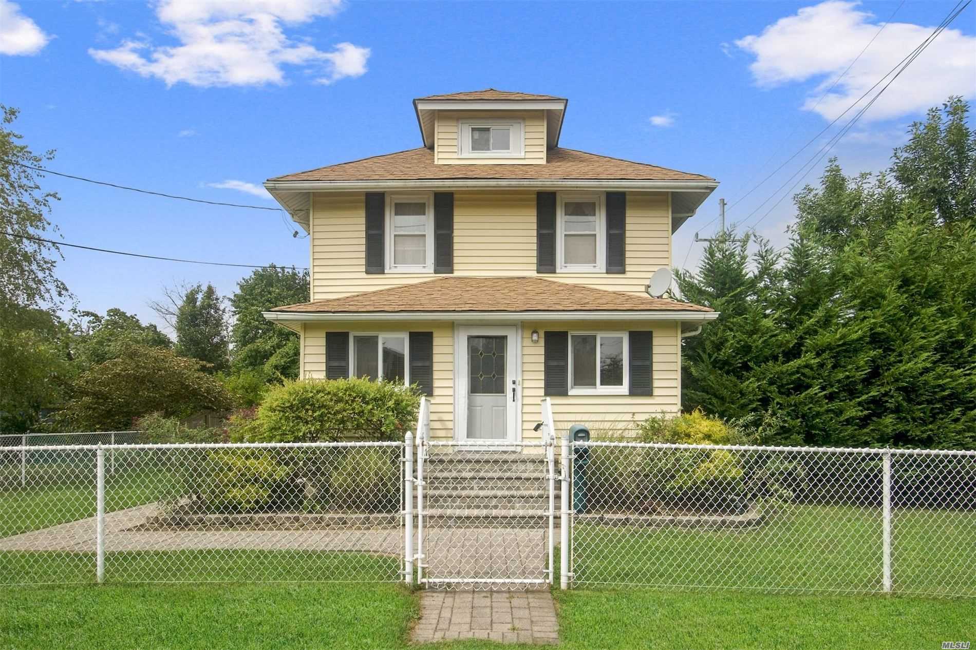 #1 photo, 15 Court Street, East Islip , NY 11730