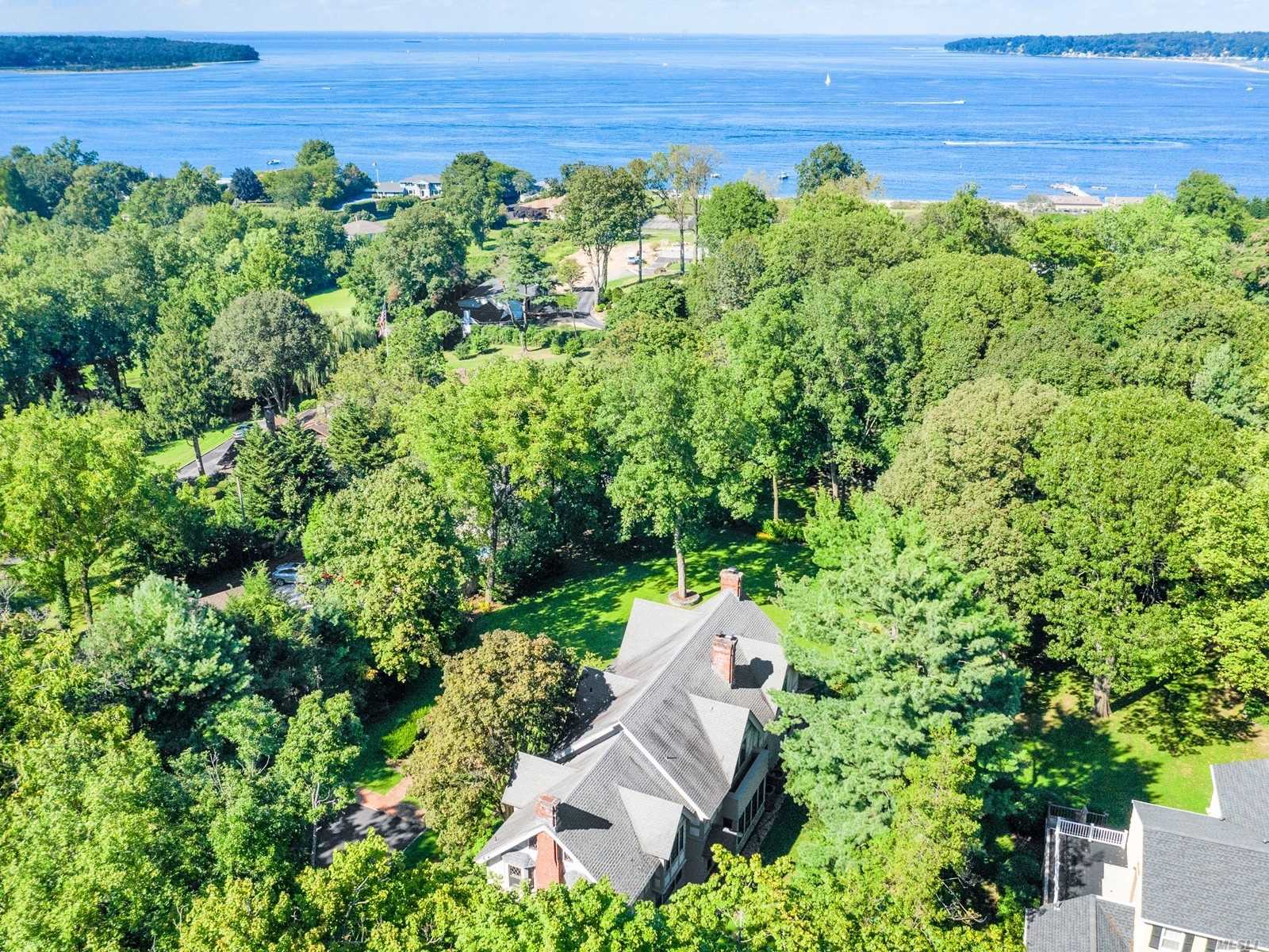 #1 photo, 200 Bay Avenue, Huntington Bay , NY 11743