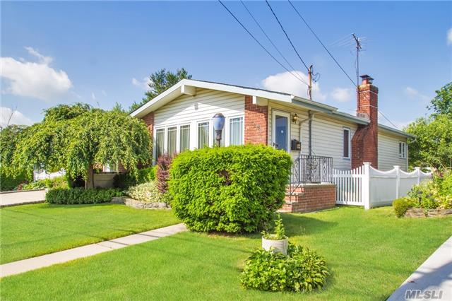 #1 photo, 126 Miller Road, ナッソー郡 Hicksville , NY 11801