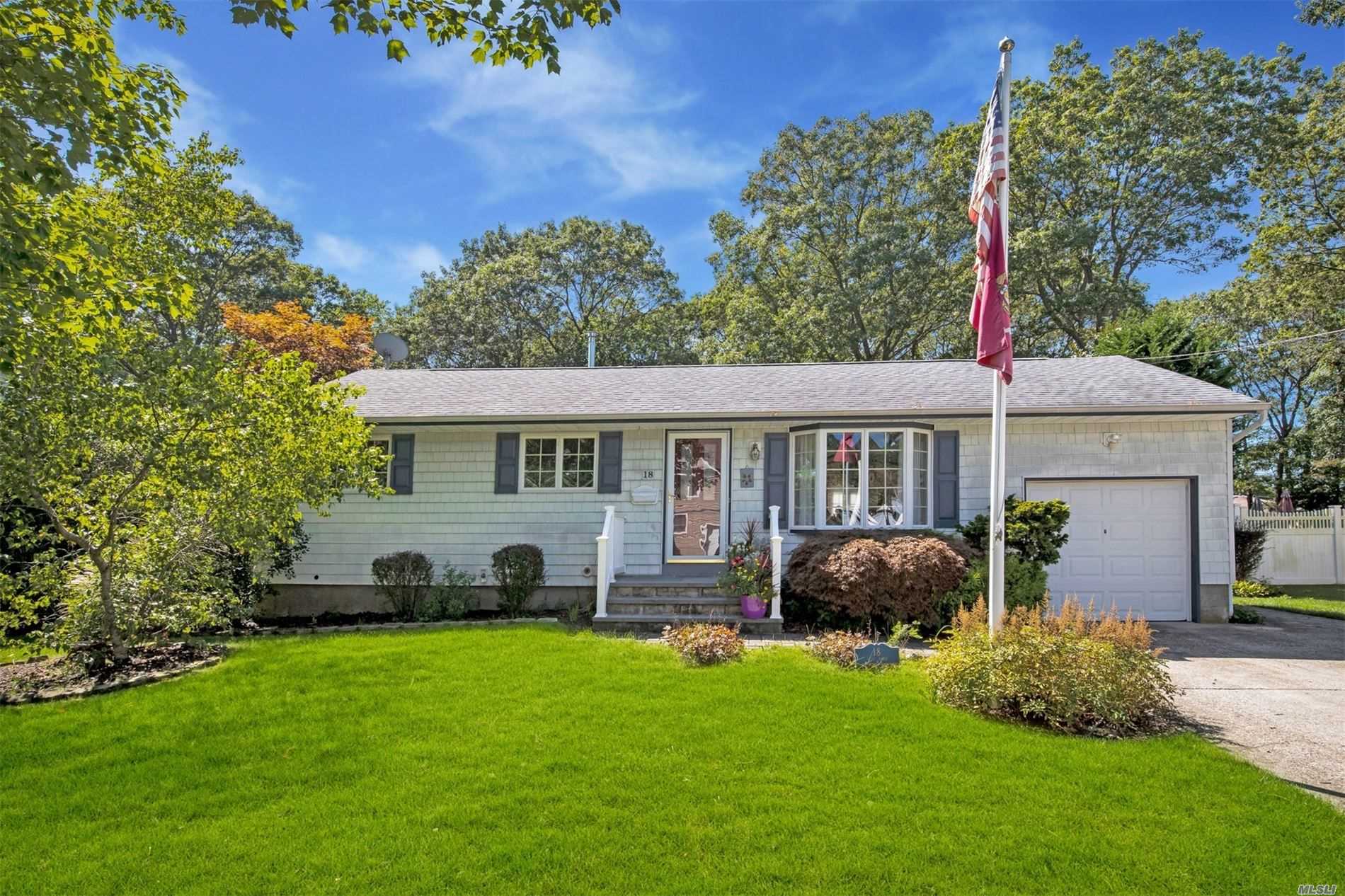 #1 photo, 18 Otis Road, Саффолк ‖ Islip Terrace , NY 11752