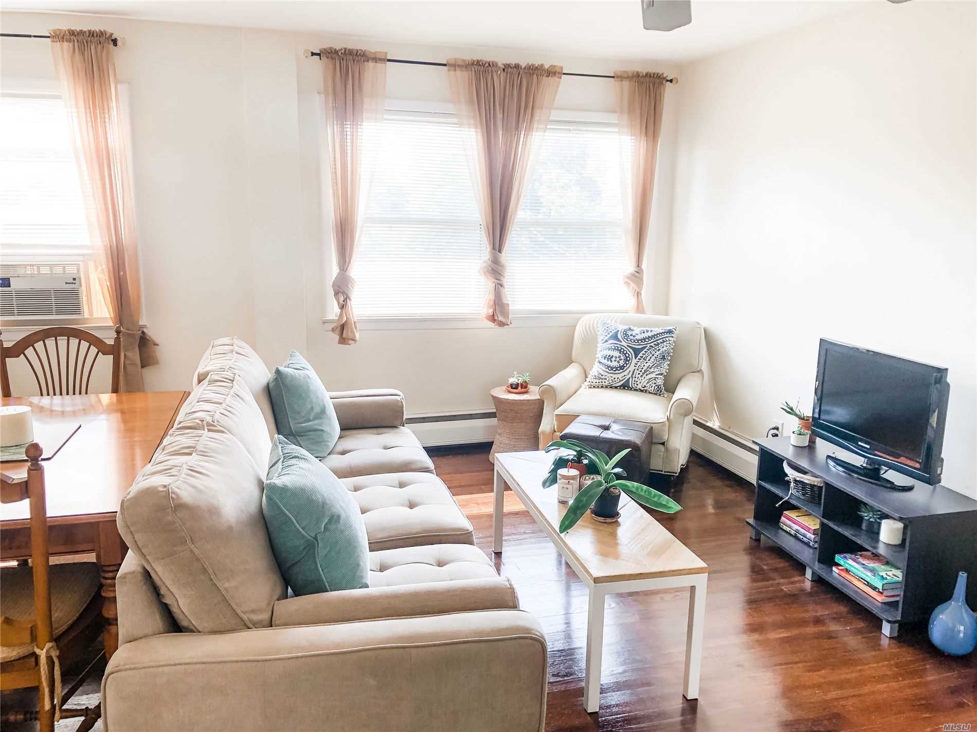 #1 photo, 35 East Bay Drive, سوفولك West Islip , NY 11795