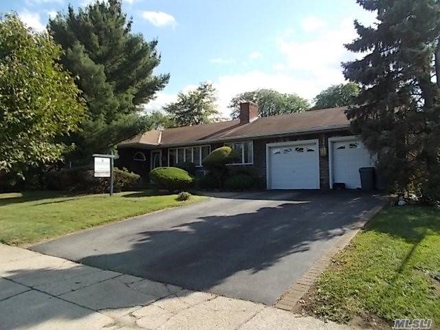 #1 photo, 559 Davie Street, 롱 아일랜드 Westbury , NY 11590