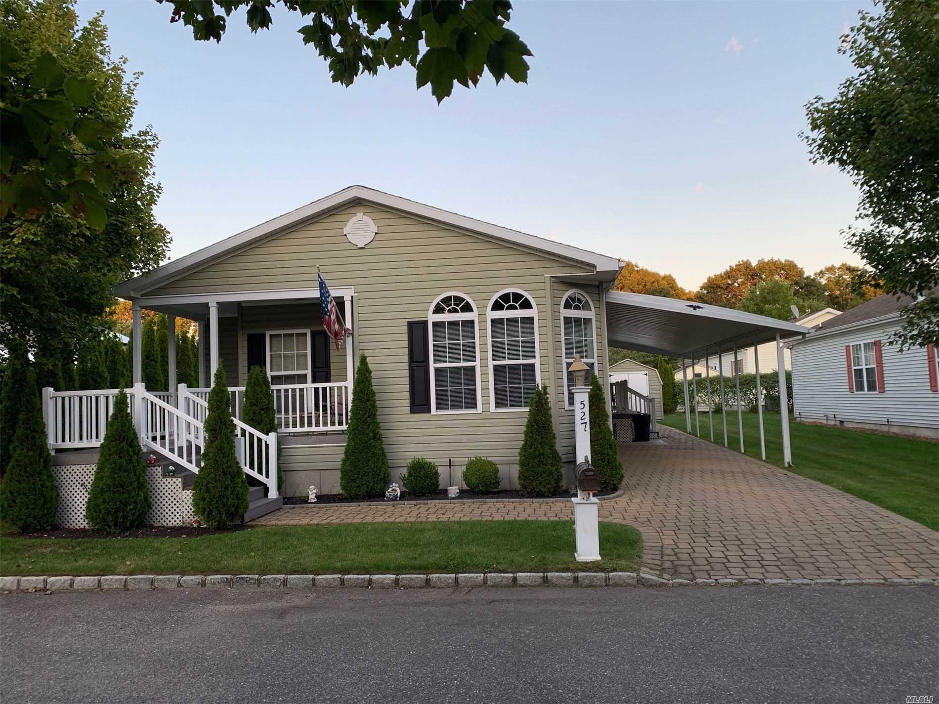 #1 photo, 1661-527 Old Country Road, Riverhead , NY 11901