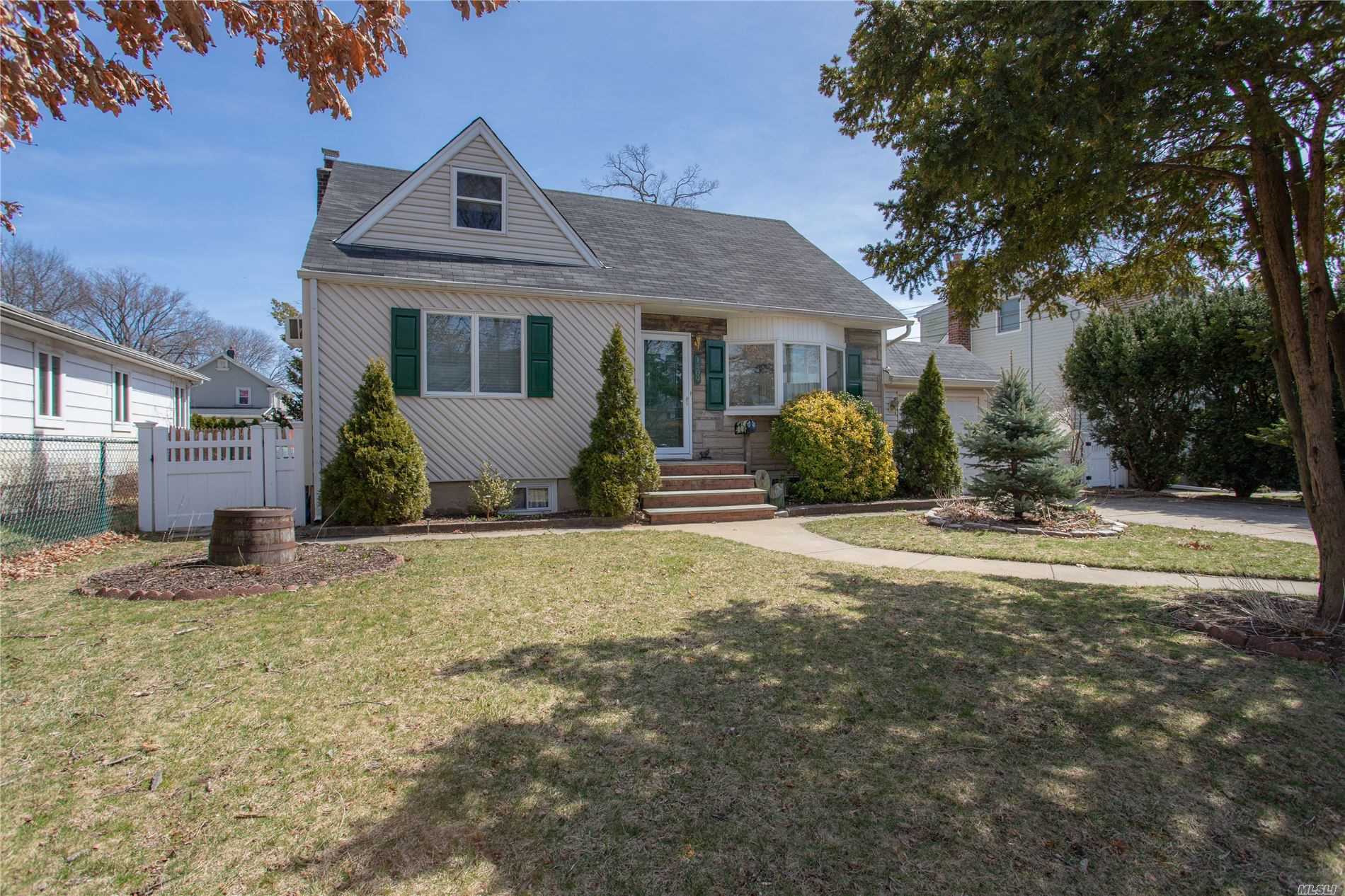 #1 photo, 1409 Powell Avenue, ナッソー郡 Merrick , NY 11566