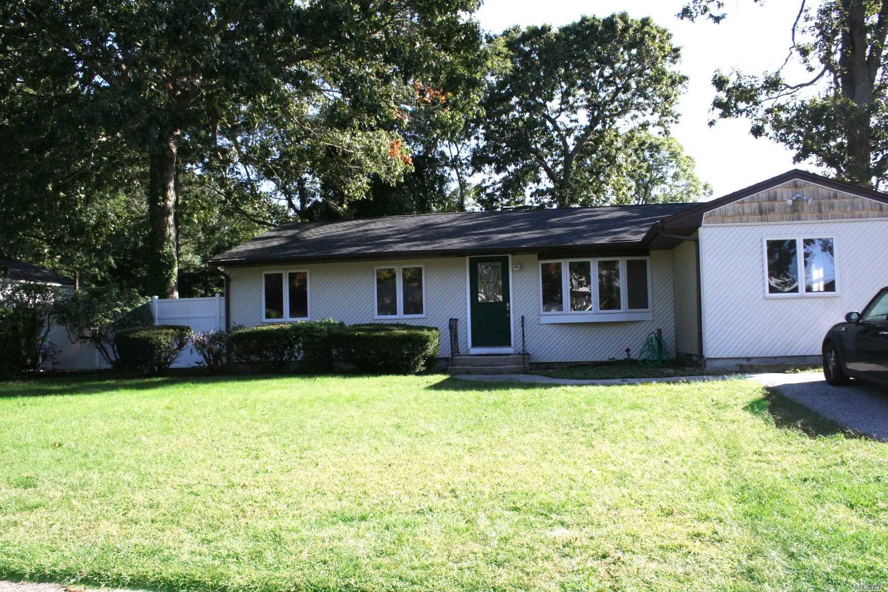 #1 photo, 67 Janice Lane, सफ़ोक काउंटी Selden , NY 11784