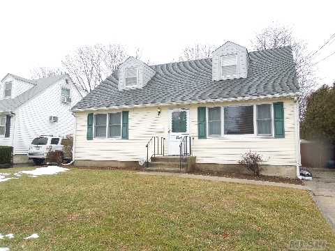 #1 photo, 62 Caldwell St, サフォーク郡 Huntington Sta , NY 11746