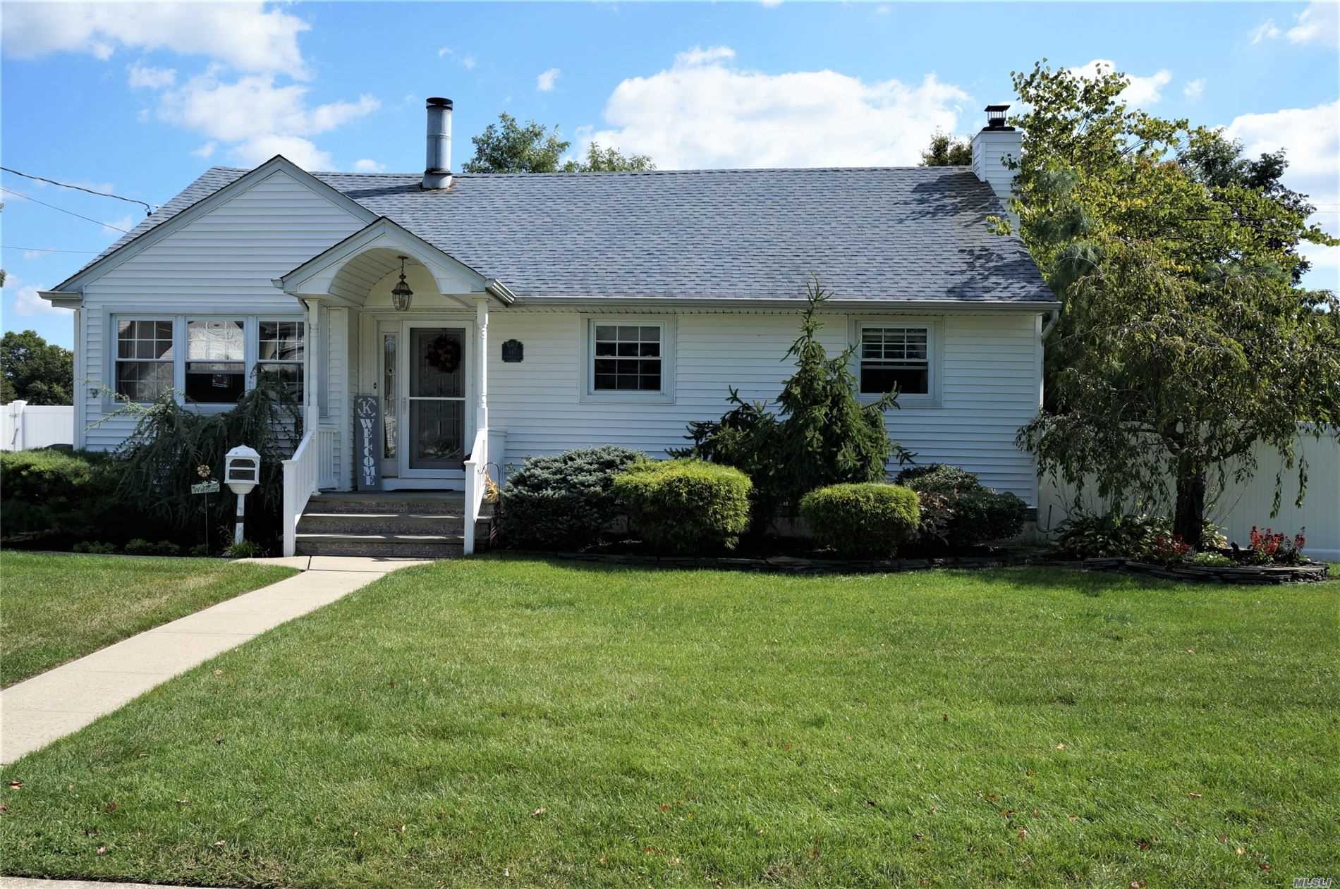 #1 photo, 147 Dunwoodie Avenue, サフォーク郡 West Islip , NY 11795