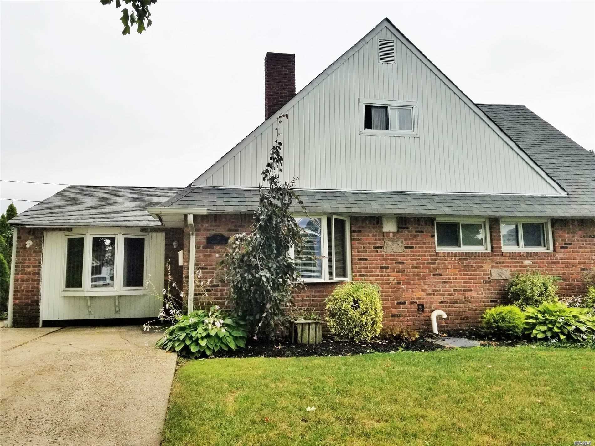 #1 photo, 9 Thimble Lane, Hicksville , NY 11801