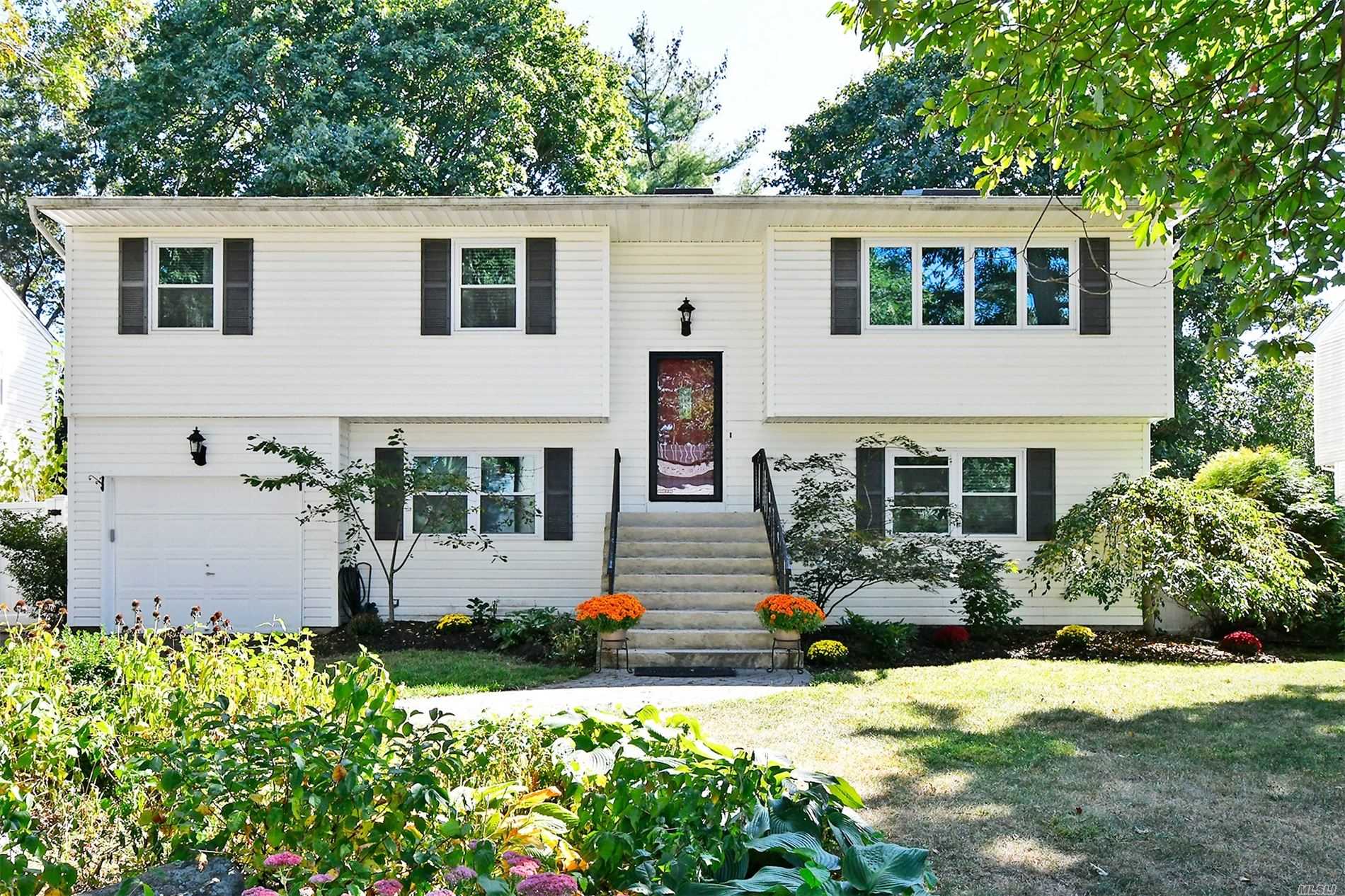 #1 photo, 4 Massey Court, Huntington , NY 11743