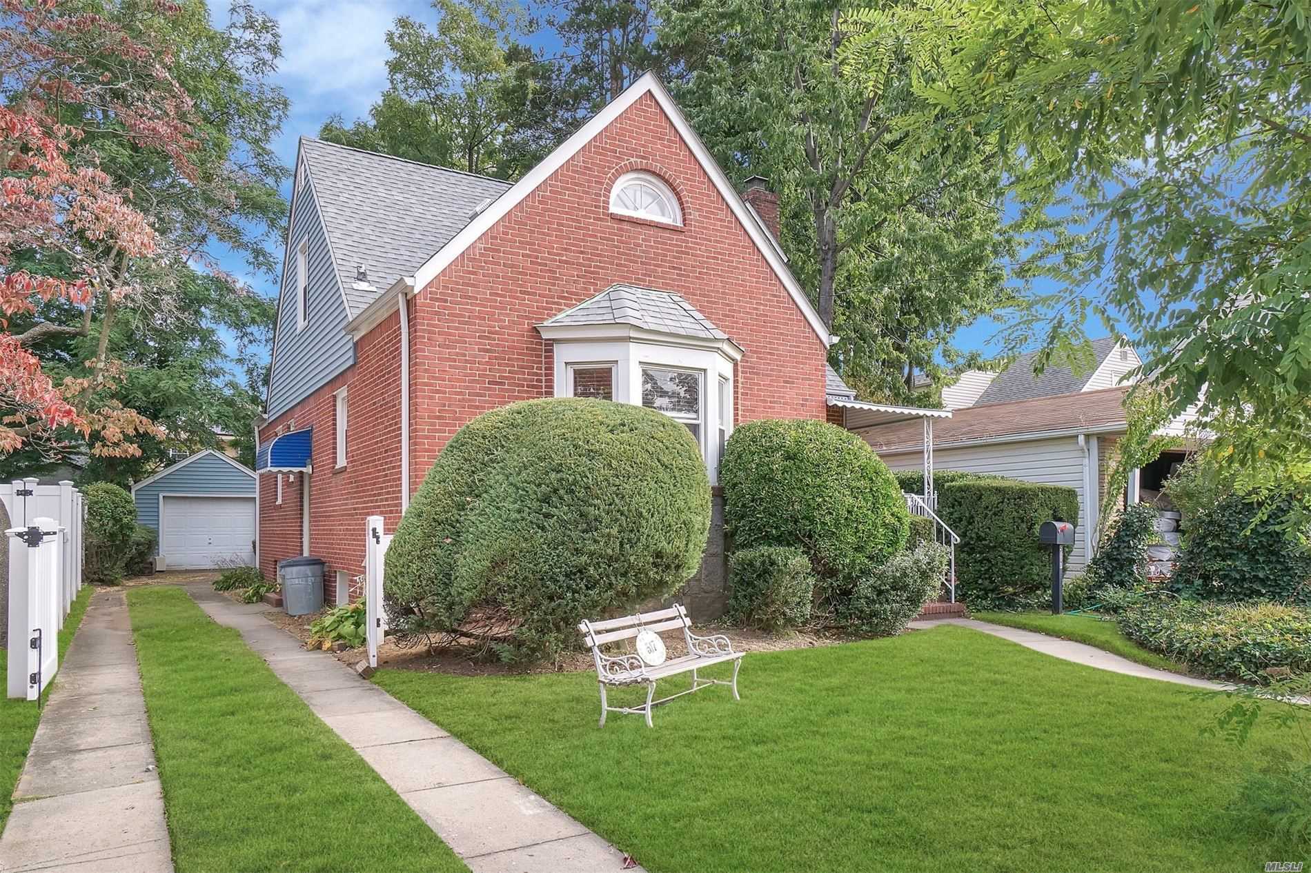 #1 photo, 517 W Valley Stream Boulevard, ナッソー郡 Valley Stream , NY 11580