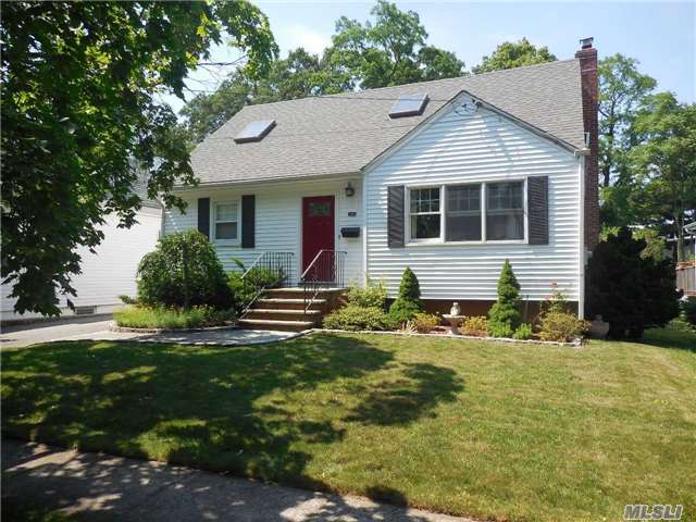 #1 photo, 1885 Bedford Avenue, Merrick , NY 11566