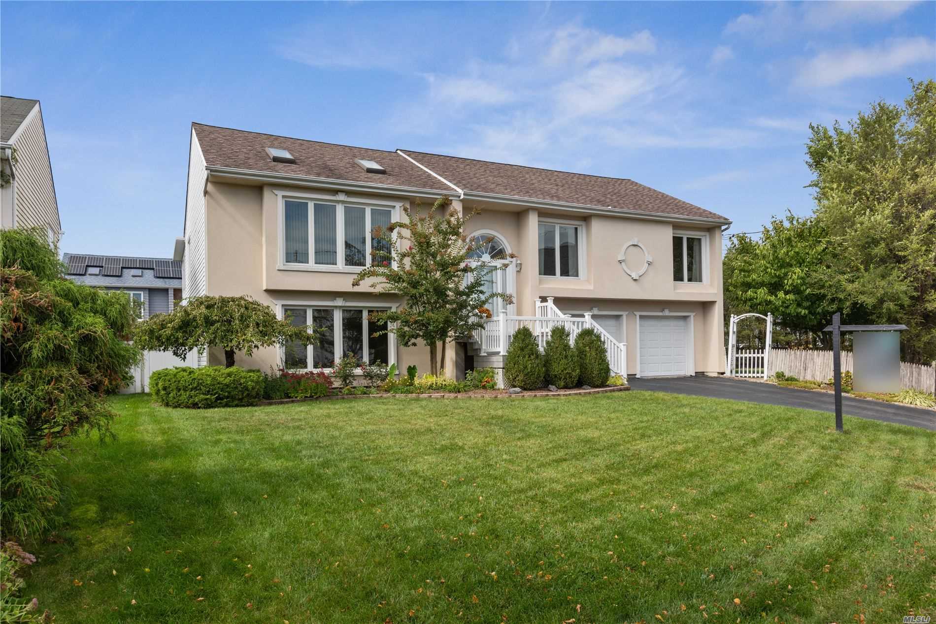 #1 photo, 2712 Beaver Turn, Seaford , NY 11783