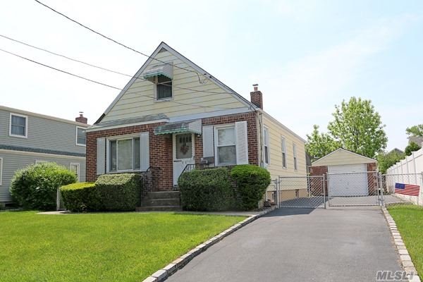 #1 photo, 35 Winnie Court, 롱 아일랜드 Westbury , NY 11590