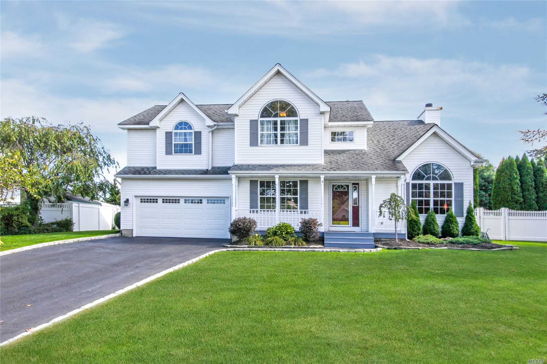#1 photo, 3 Peconic Court, Commack , NY 11725