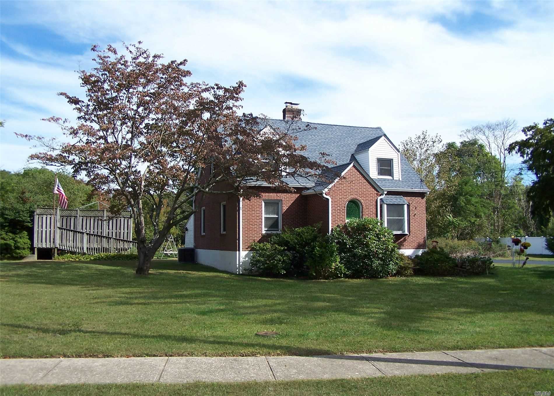 #1 photo, 283 Brookville Avenue, Islip , NY 11751