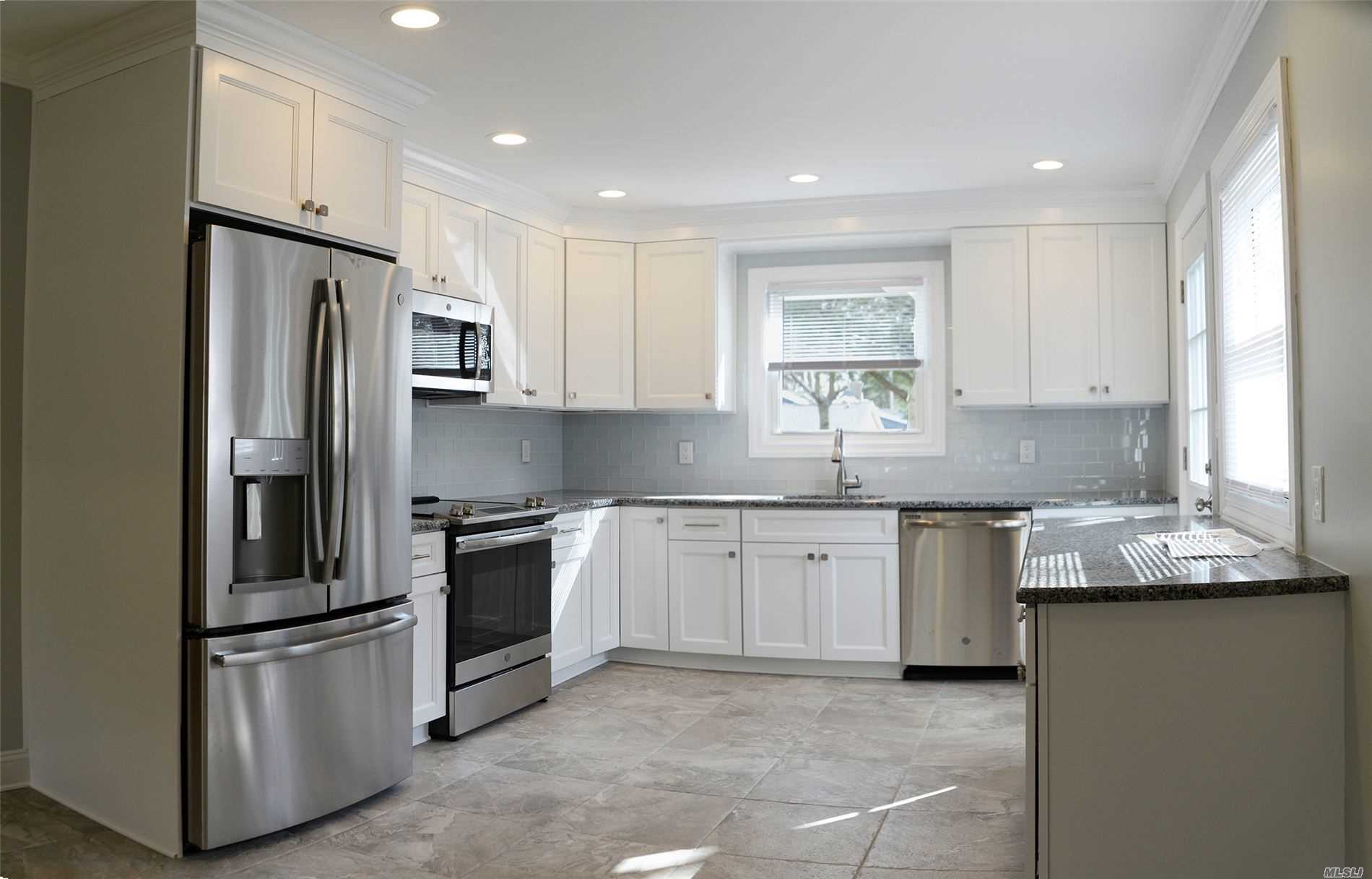 #1 photo, 26 Naugatuck Lane, Саффолк ‖ East Islip , NY 11730