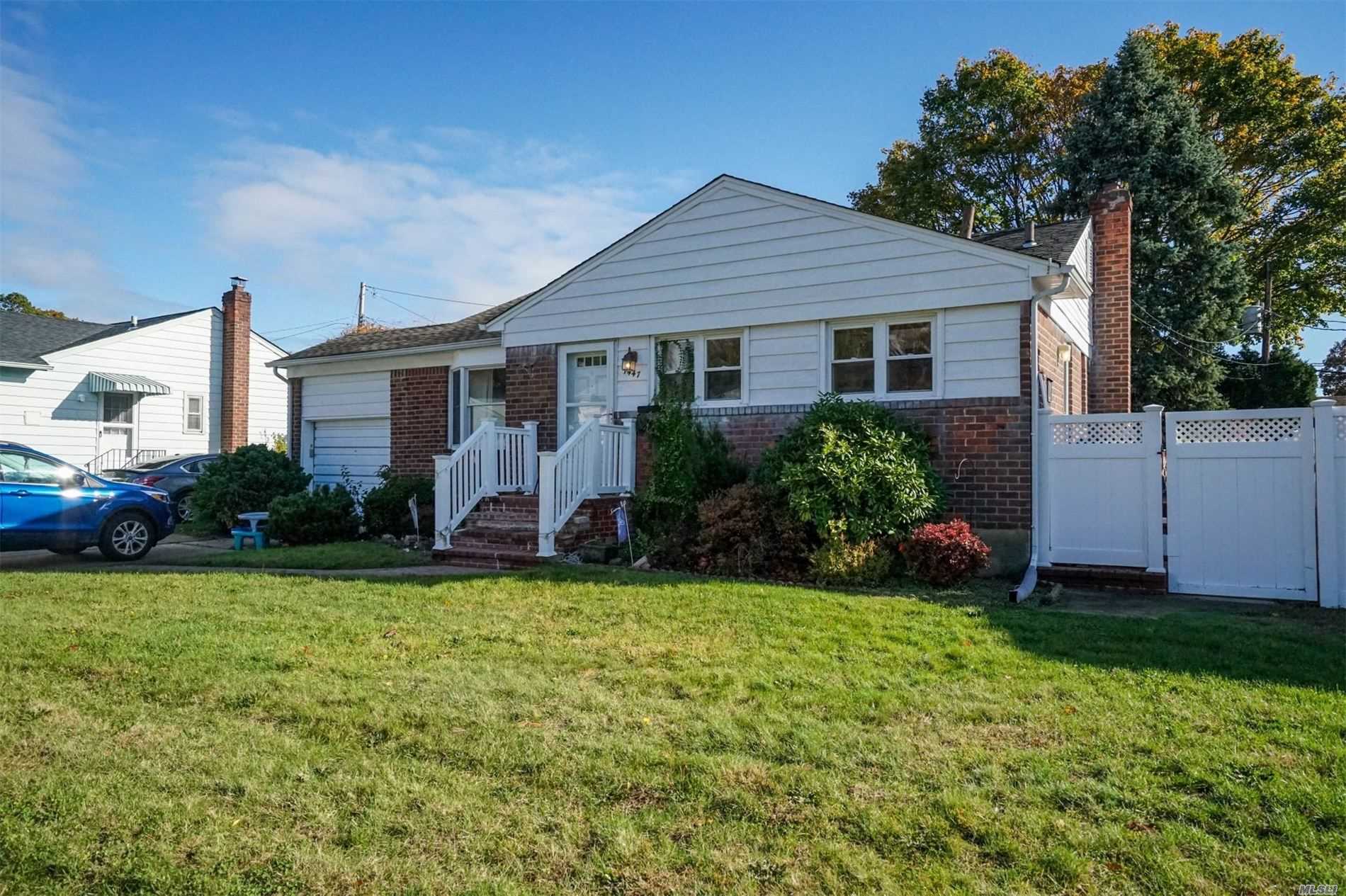 #1 photo, 1447 Joyce Lane, ناسو Seaford , NY 11783