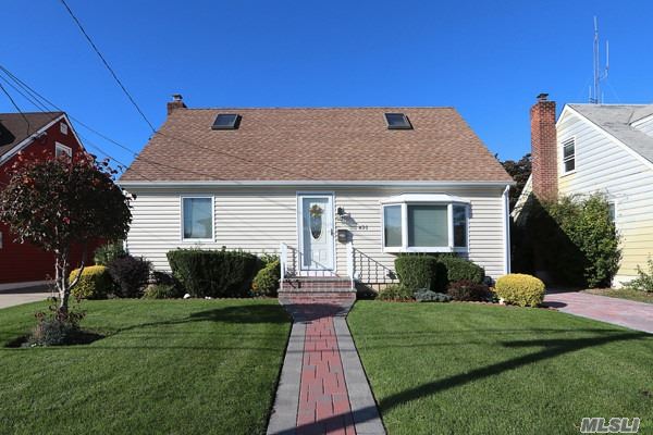 #1 photo, 431 Mineola Avenue, 롱 아일랜드 Carle Place , NY 11514