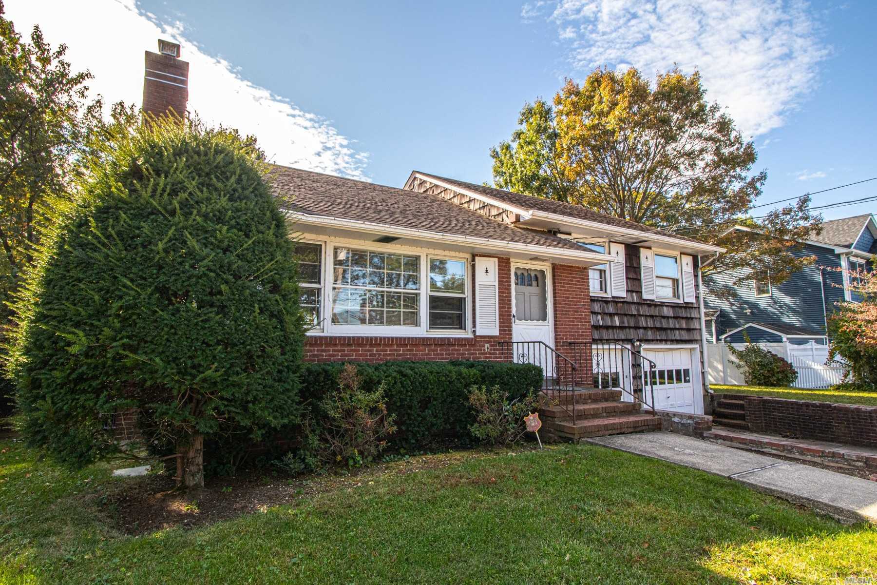 #1 photo, 134 Parkhill Avenue, ナッソー郡 Massapequa , NY 11758