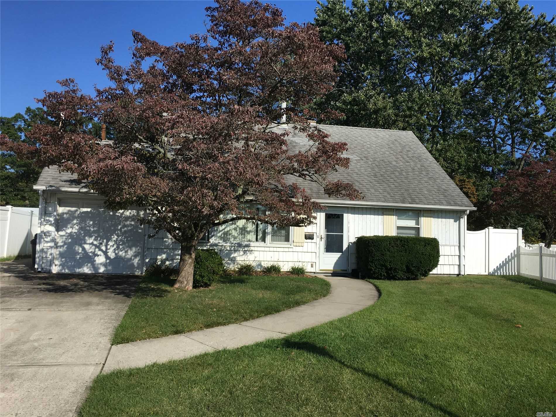 #1 photo, 3704 Hilaire Way, Seaford , NY 11783