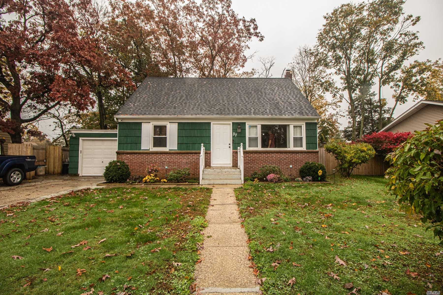 #1 photo, 37 Storey Avenue, サフォーク郡 Central Islip , NY 11722