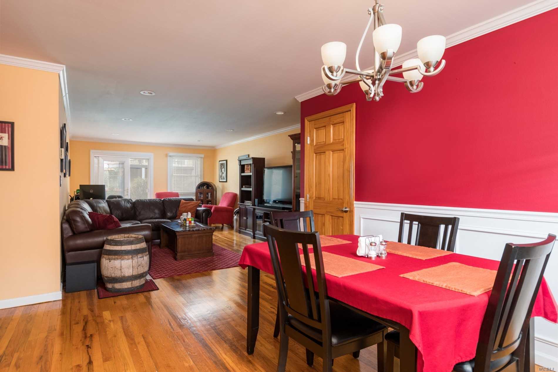 #1 photo, 3138 Wilshire Lane, Oakdale , NY 11769