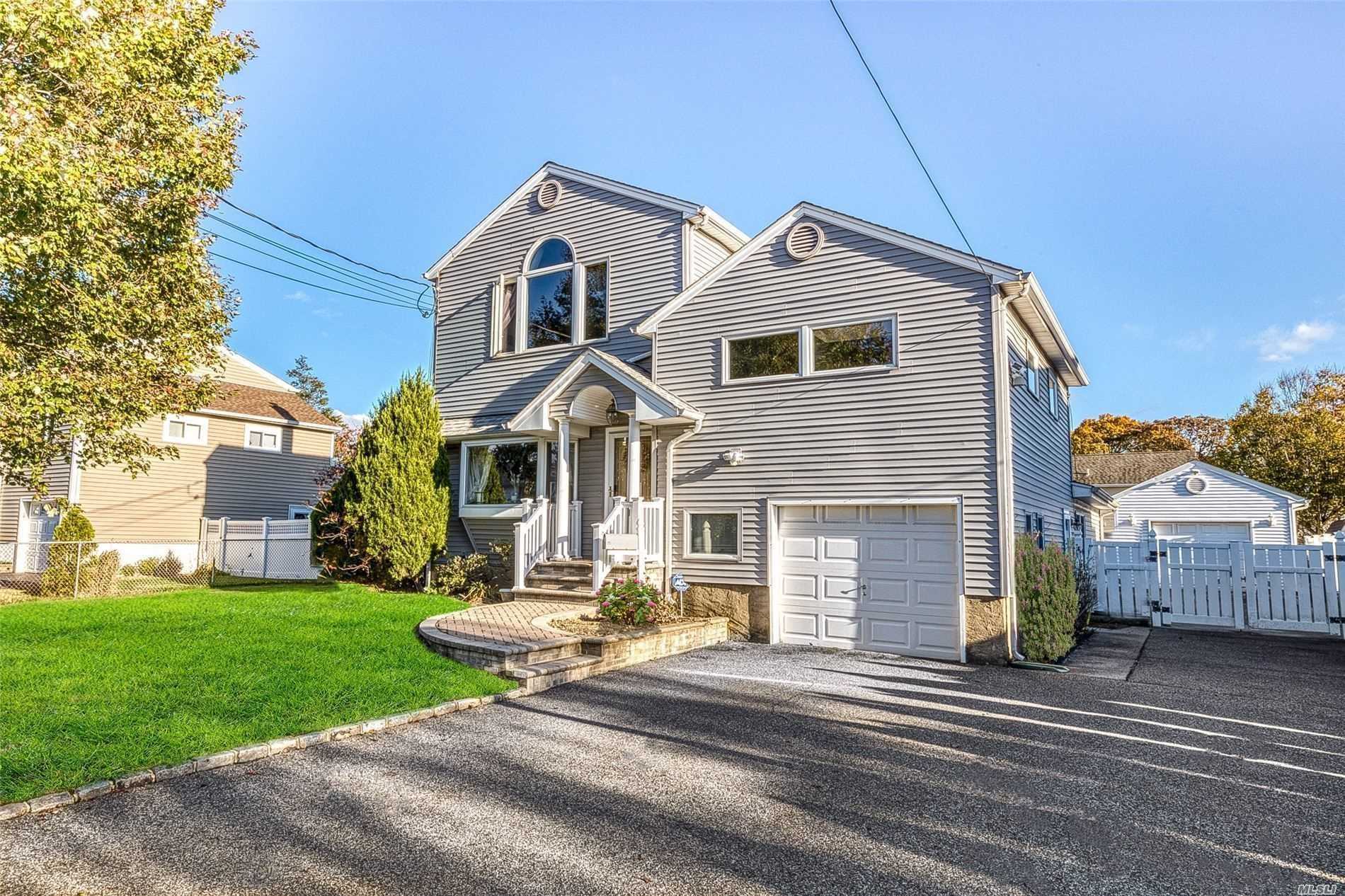 #1 photo, 80 Main Parkway, Plainview , NY 11803