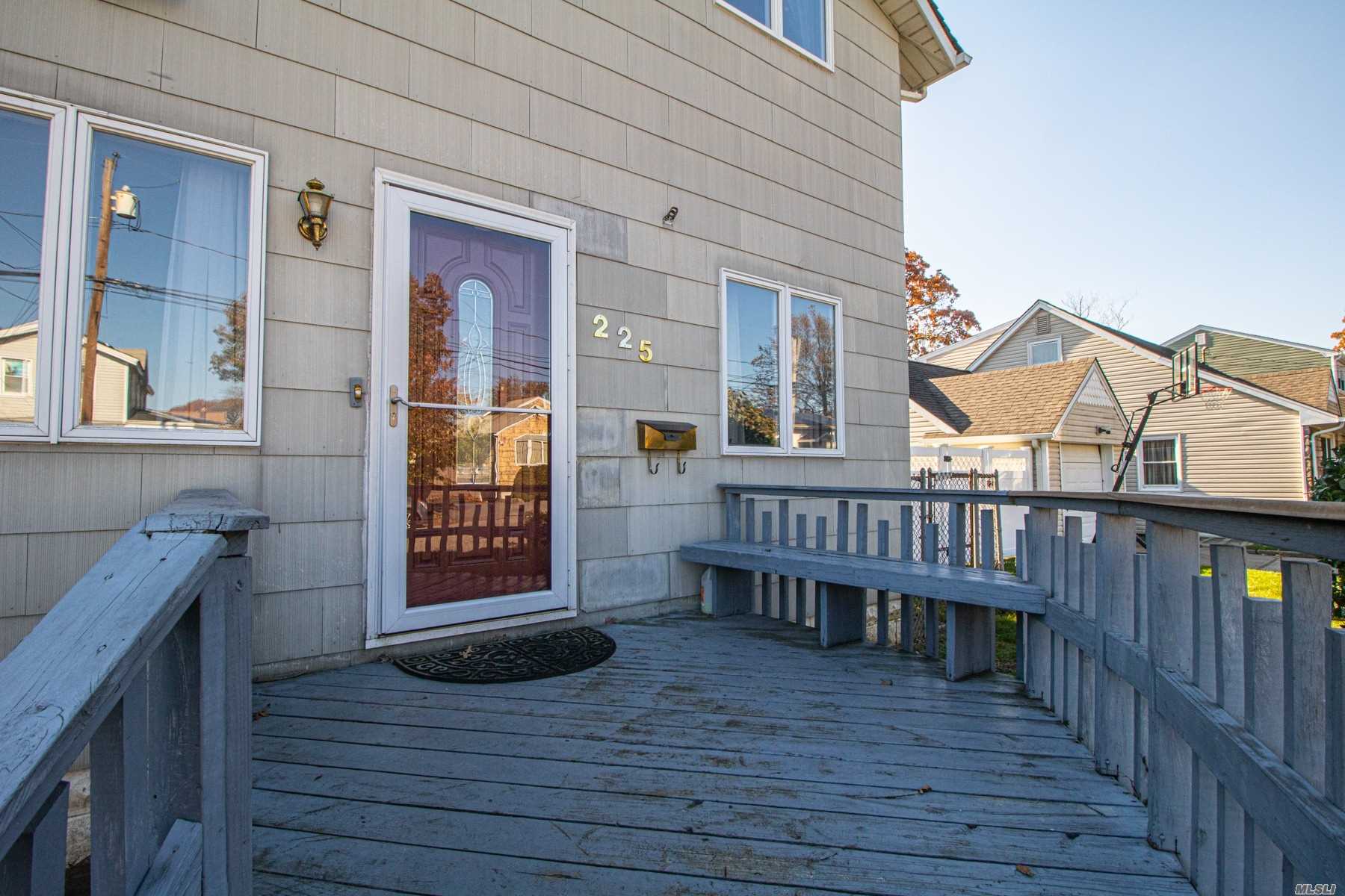 #1 photo, 225 48th Street, サフォーク郡 Lindenhurst , NY 11757