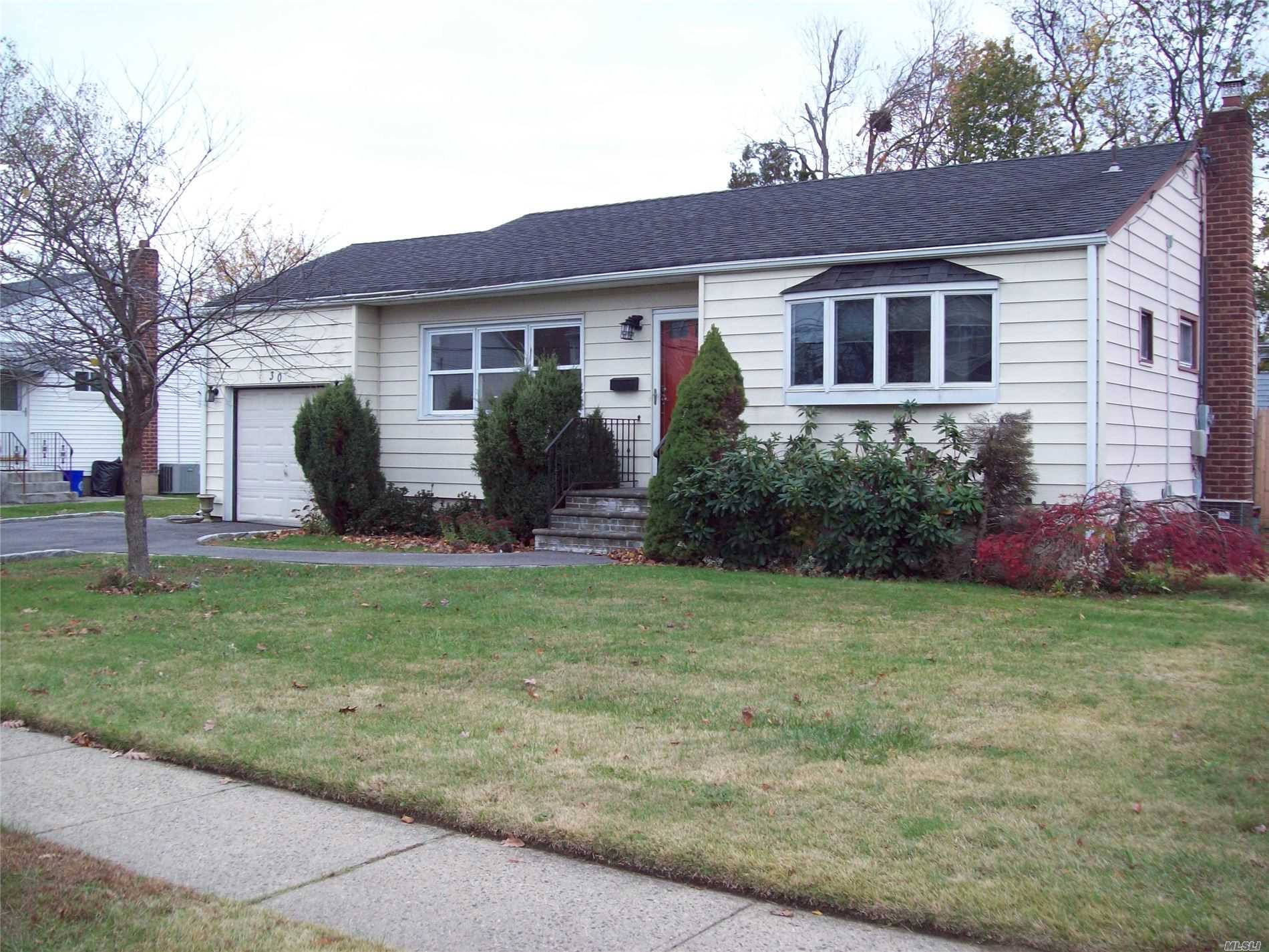 #1 photo, 30 Seward Street, West Babylon , NY 11704
