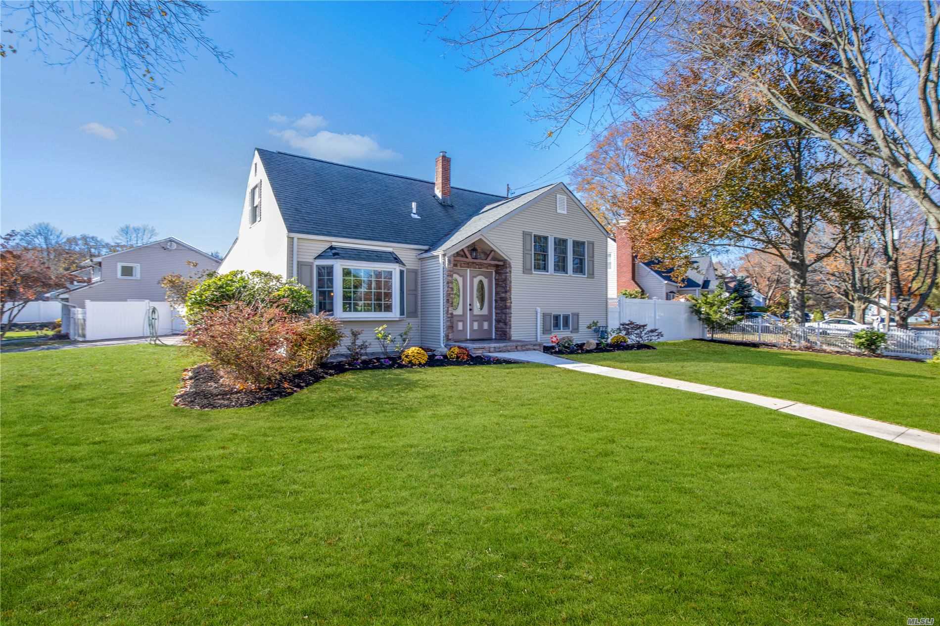 #1 photo, 24 Peachtree Lane, Huntington Station , NY 11746