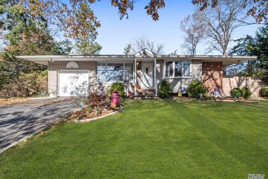 #1 photo, 75 Dovecote Lane, سوفولك Commack , NY 11725