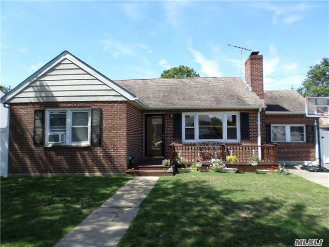 #1 photo, 325 Deauville Parkway, Lindenhurst , NY 11757