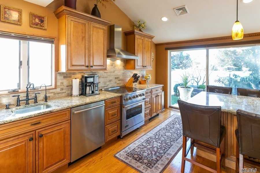 #1 photo, 2435 Kayron Lane, ناسو North Bellmore , NY 11710