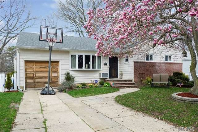 #1 photo, 813 Janos Lane, ناسو West Hempstead , NY 11552