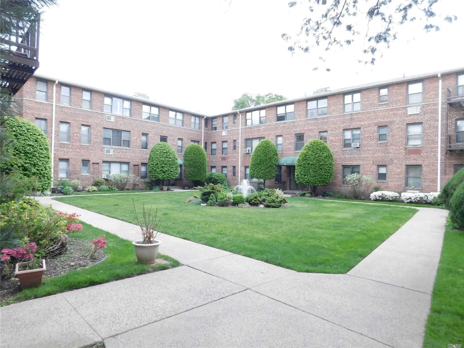 #1 photo, 320 Atlantic Avenue, ナッソー郡 East Rockaway , NY 11518