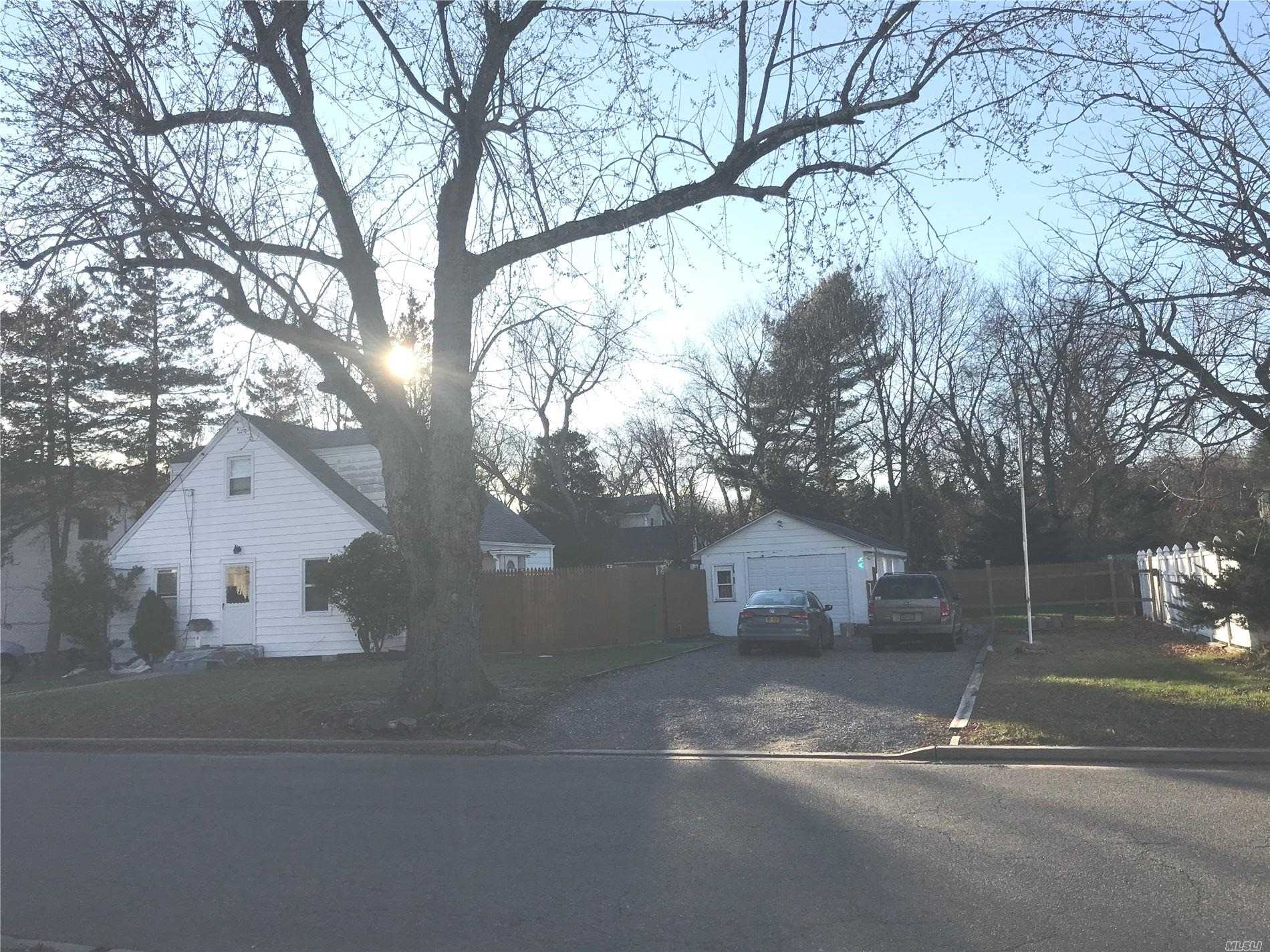 #1 photo, 8 Queens Street, Syosset , NY 11791