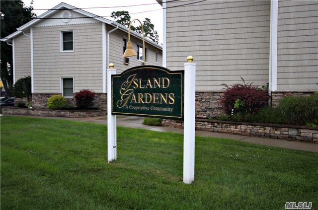 #1 photo, 490 Main Street, Farmingdale , NY 11735