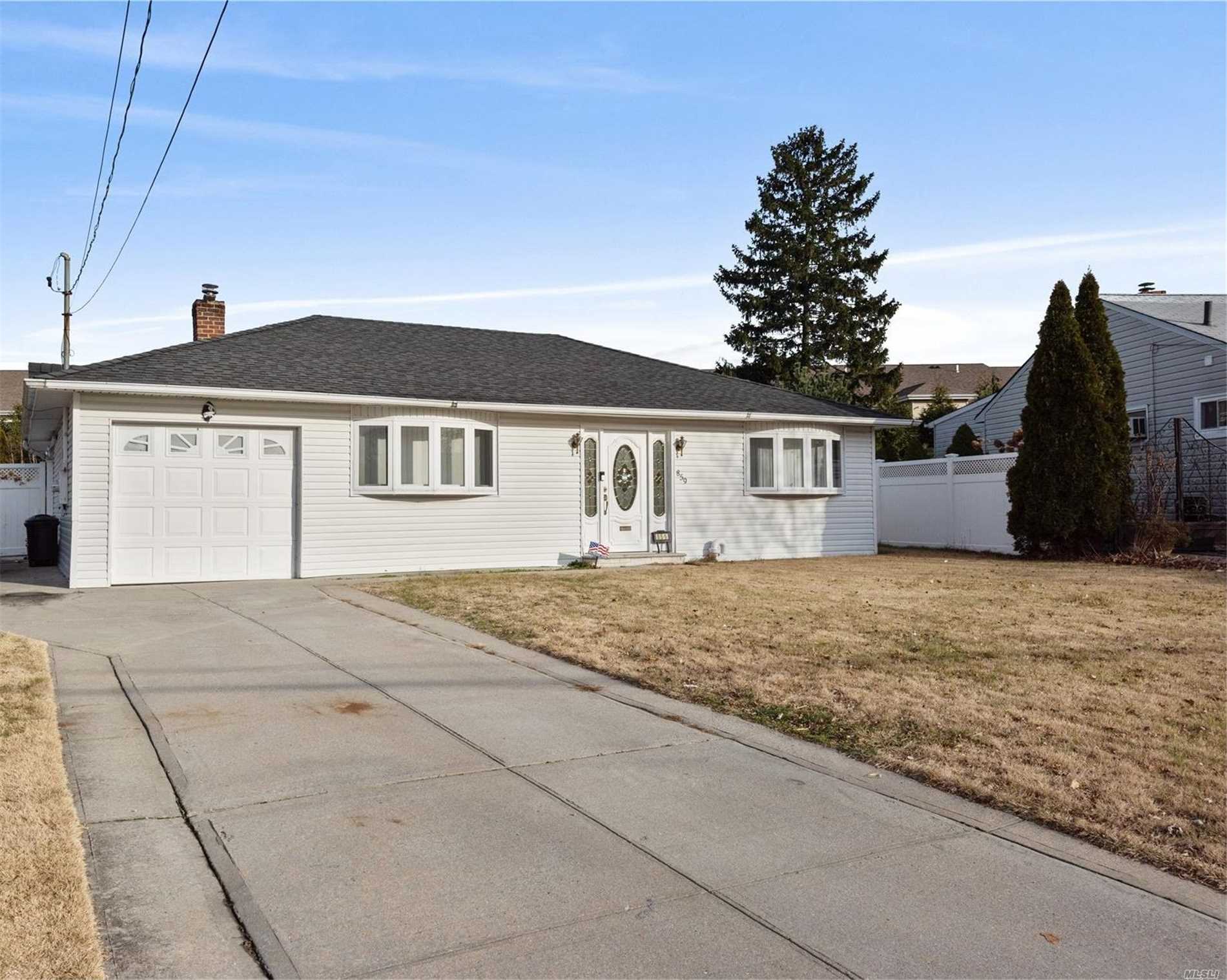 #1 photo, 859 Dana Avenue, ナッソー郡 Valley Stream , NY 11580
