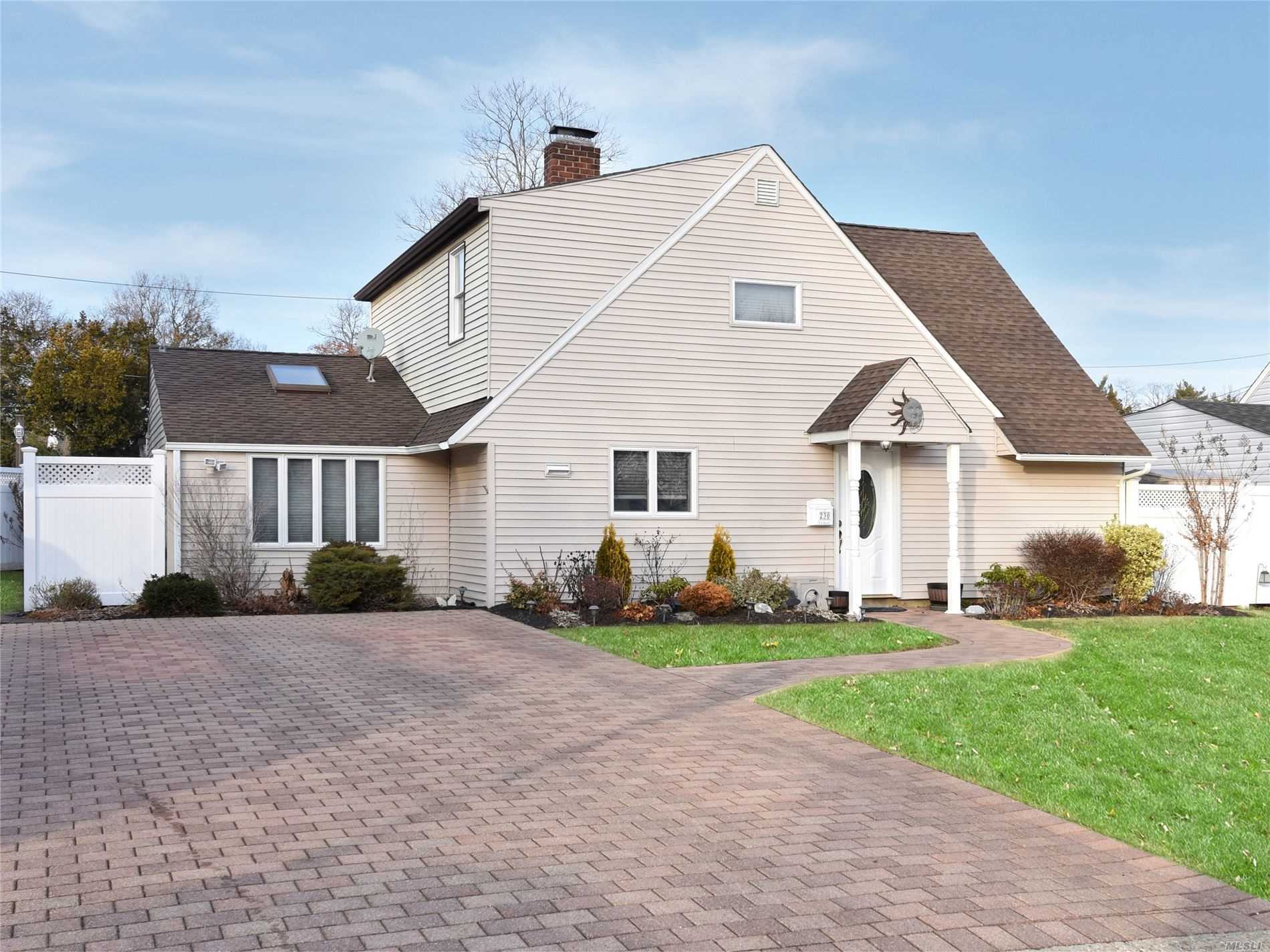 #1 photo, 230 E Twin Lane, Wantagh , NY 11793