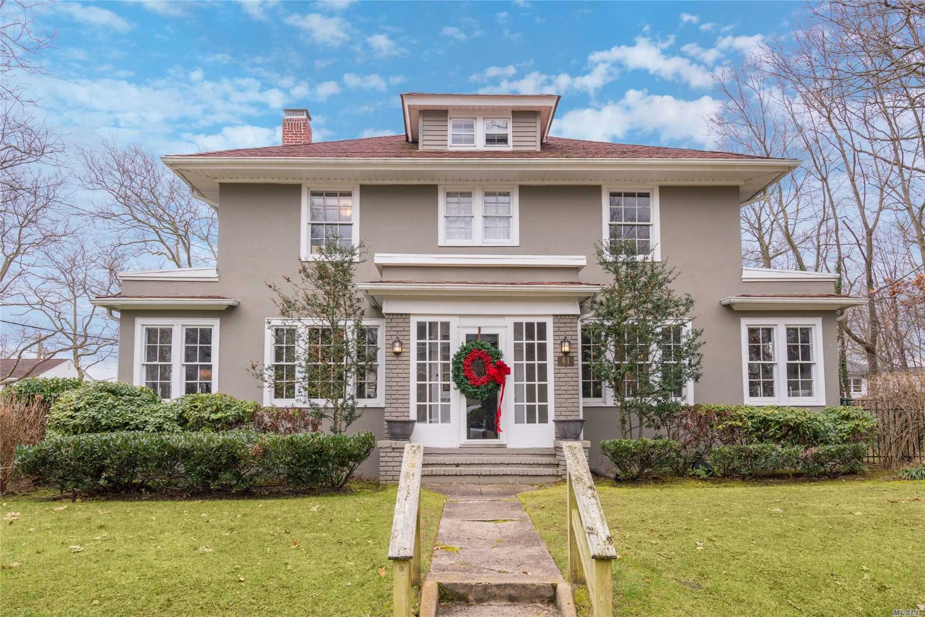 #1 photo, 41 Hiawatha Drive, Brightwaters , NY 11718