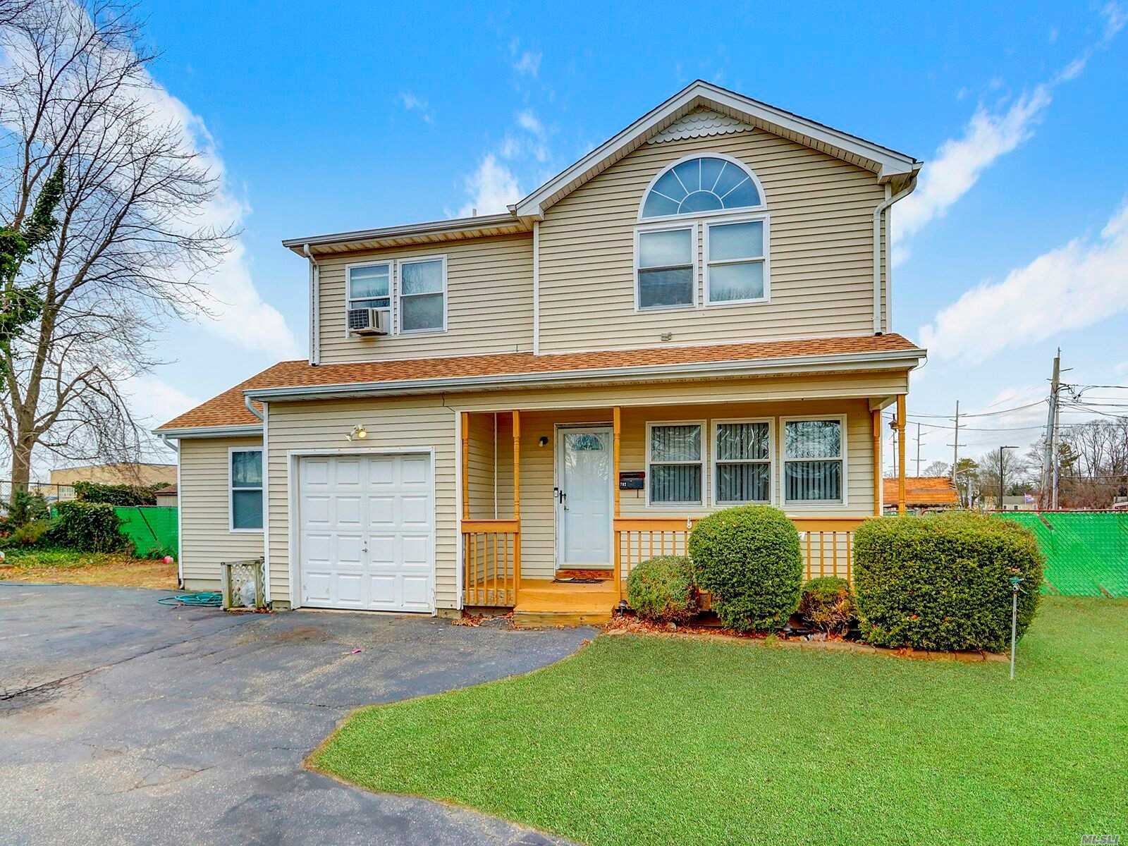 #1 photo, 702 Little East Neck Road, West Babylon , NY 11704