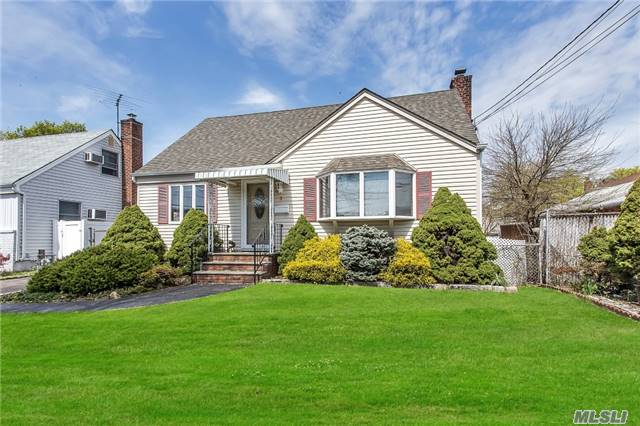 #1 photo, 3 Sunset Ave, Farmingdale , NY 11735