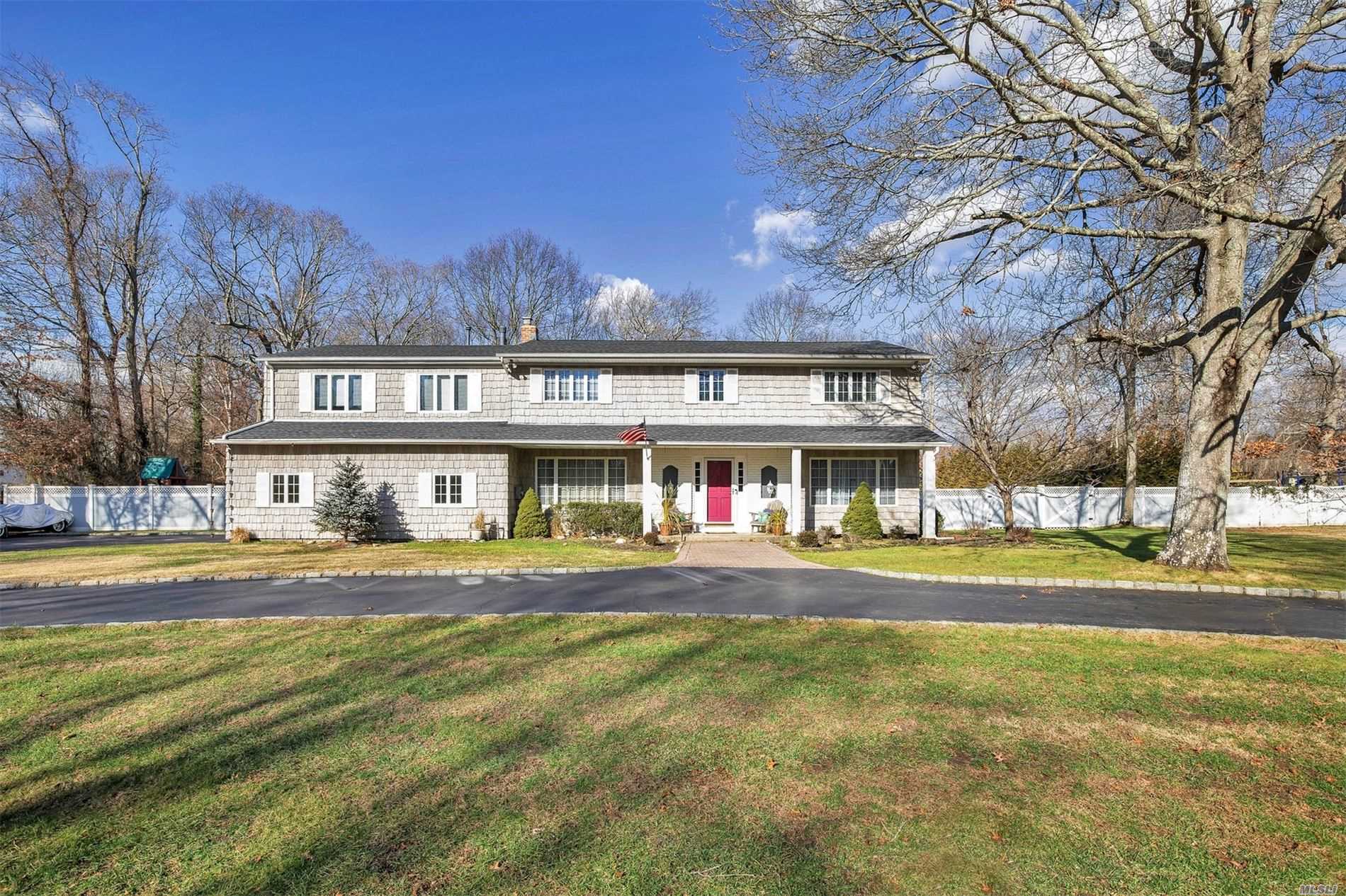 #1 photo, 19 Cardinal Lane, East Islip , NY 11730