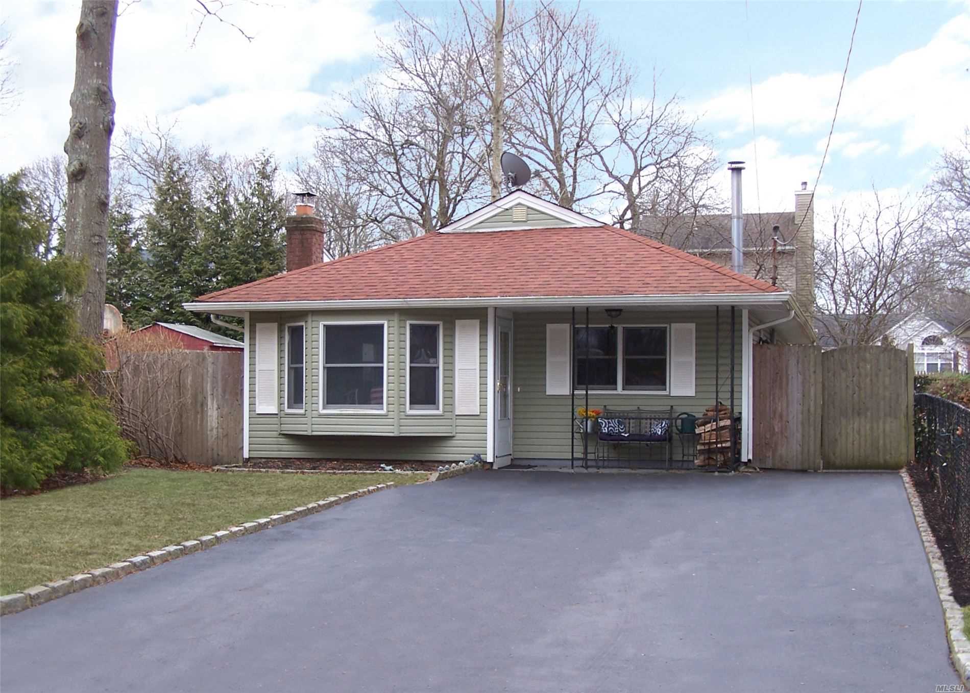 #1 photo, 42 Bedford Avenue, Mastic , NY 11950