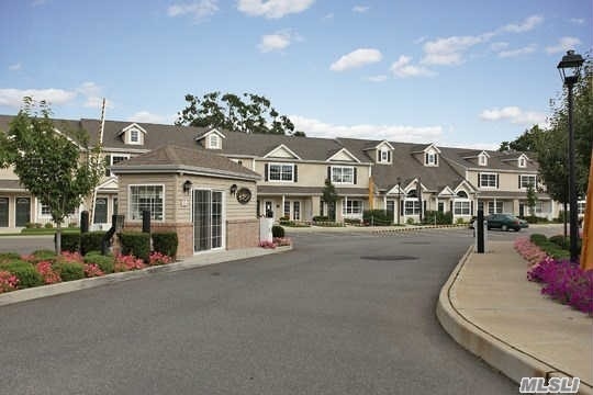 #1 photo, 205 Willow Ln, ناسو Valley Stream , NY 11580