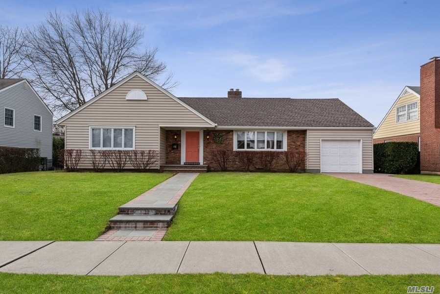 #1 photo, 80 Garfield Street, Garden City , NY 11530